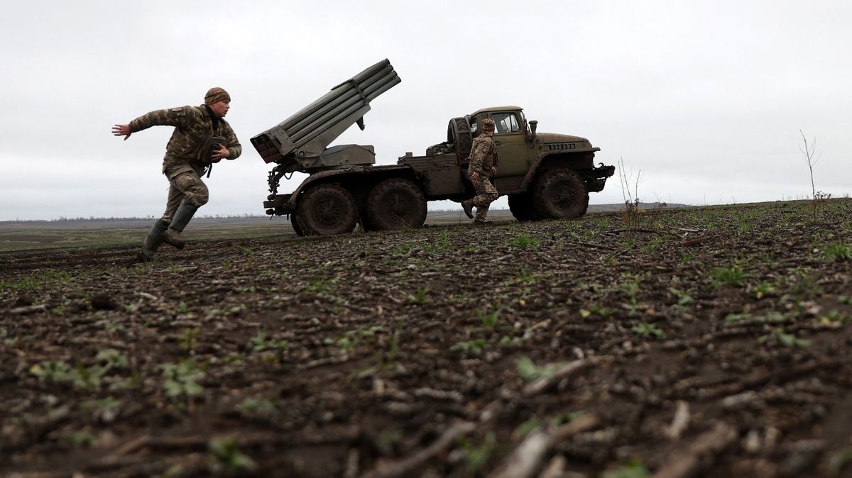 Zprávy z bojiště: Na Ukrajině jako by nebojovaly dvě, ale tři různé armády